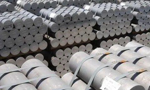 Rủi ro địa chính trị phủ bóng lên chuỗi cung ứng nhôm toàn cầu