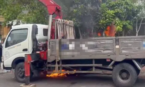 Xe cẩu vướng dây điện phát nổ ở Lâm Đồng, tài xế tử vong