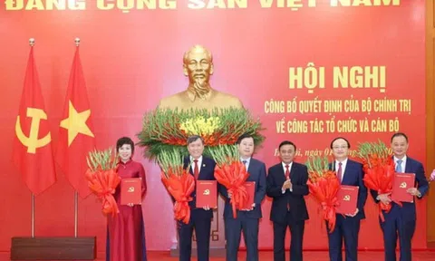 Công bố Quyết định của Bộ Chính trị về TTXVN, VTV, VOV và hai viện