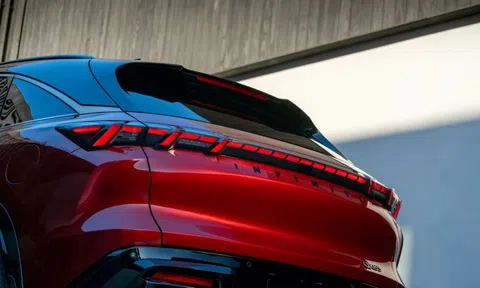 Hãng xe sang của Nissan dùng vàng thật để sơn xe