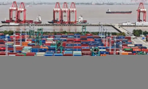 Xuất khẩu Trung Quốc hưởng lợi từ chiến sự Iran