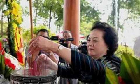 Phó thủ tướng Phạm Thị Thanh Trà tri ân liệt sĩ tại nhiều ‘địa chỉ đỏ’ ở Quảng Trị