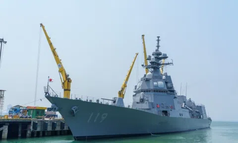 Cận cảnh chiến hạm Asahi Nhật Bản tại cảng Tiên Sa