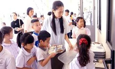 Thịt bẩn vào trường học: Ai là nạn nhân?