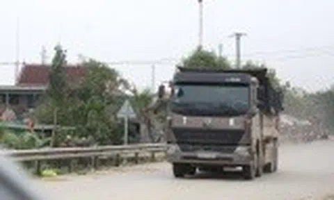 Nghệ An tăng cường kiểm tra, tổng rà soát hơn 2.200 xe tải trên 15 tấn