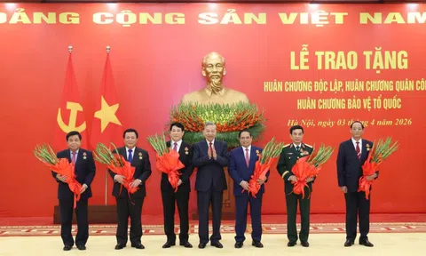 Chủ tịch nước và Thủ tướng được tặng huân chương