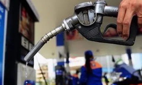 Việt Nam giữ vững "phòng tuyến" xăng dầu giữa bão giá thế giới