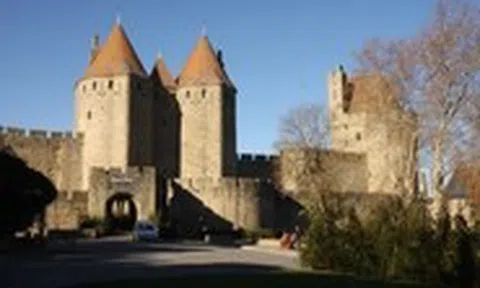 Từ pháo đài Pháp, nghĩ về di sản Việt