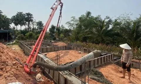 Xe bơm bê tông gặp sự cố, thợ xây tử vong