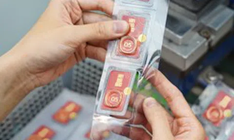 Tối 6-4, giá vàng tăng trở lại, công ty SJC tạm ngưng đăng ký online mua vàng