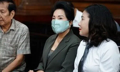 Những hình ảnh của cựu CEO Quốc Cường Gia Lai Nguyễn Thị Như Loan tại phiên toà sáng nay