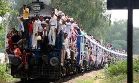 Nhà đầu tư ồ ạt mở tài khoản, khối ngoại lập kỷ lục trong tháng VN-Index mất hơn 200 điểm