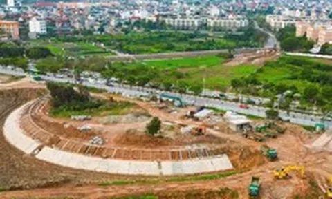 Nhộn nhịp thi công trên công trường thoát nước nghìn tỷ ở Long Biên