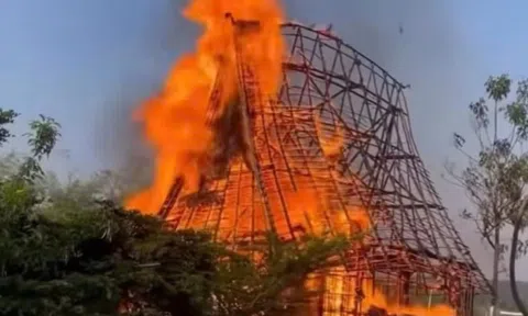 Nghịch bật lửa, nhóm trẻ vô tình thiêu rụi nhà rông ở Quảng Ngãi