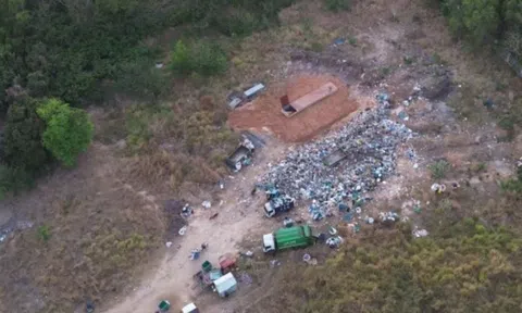 Một bãi rác gần khu du lịch ở TP.HCM bị phát hiện