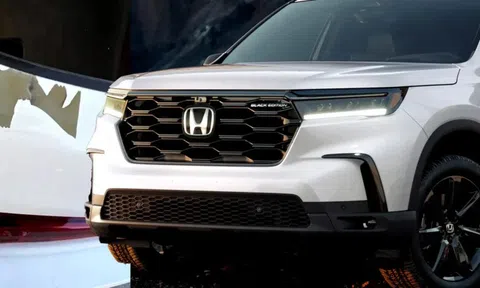 Xe Honda tróc sơn, chỉ mỗi màu trắng bị lỗi?