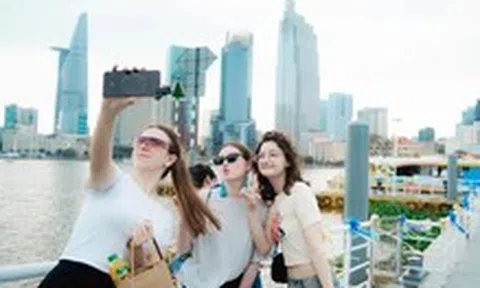 Bộ Nội vụ: Không đề xuất hoán đổi để nghỉ lễ 9 ngày dịp Giỗ Tổ Hùng Vương và 30-4, 1-5