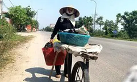 Mưu sinh giữa nóng thiêu đốt ở 'chảo lửa' 40 độ C