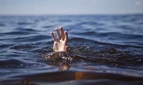 Về nhà người thân chơi, hai cháu nhỏ chết đuối