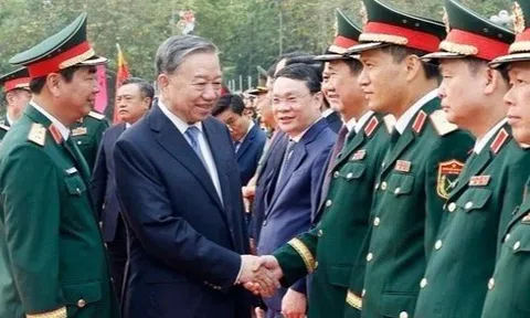 Xây dựng Lực lượng vũ trang Quân khu 1 vững mạnh toàn diện