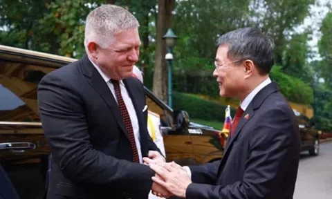 Thủ tướng Lê Minh Hưng chủ trì Lễ đón Thủ tướng Slovakia