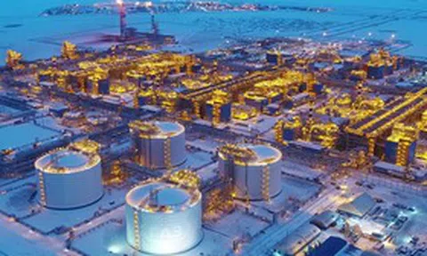 Châu Âu mua mạnh LNG Nga khi lệnh cấm treo lơ lửng