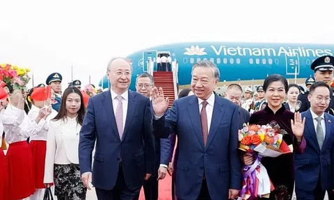 Tổng Bí thư, Chủ tịch nước tới Bắc Kinh, bắt đầu thăm Trung Quốc