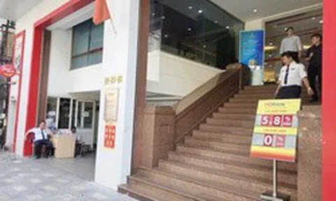 Người dân tăng cường gửi tiết kiệm ngân hàng