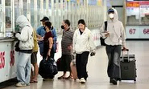 TP.HCM tạm ngưng thi công, tăng xe, siết bán vé dịp lễ 30-4