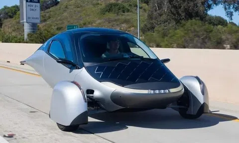 Xe điện chạy bằng năng lượng mặt trời