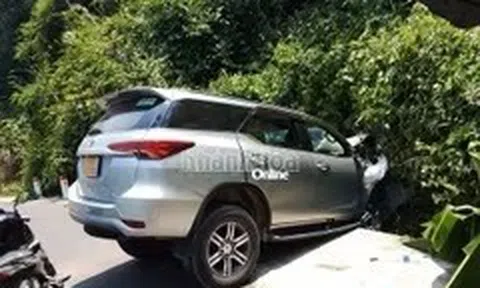 Ôtô mất lái trên đèo Hòn Bà, một người tử vong