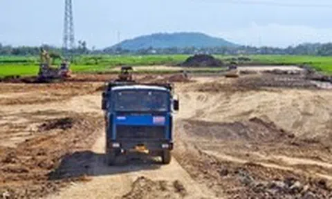 Quảng Ngãi lập tổ gỡ vướng bồi thường, 'khơi thông' loạt dự án ì ạch