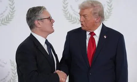 Ông Trump đe dọa xé bỏ thỏa thuận thương mại với Anh, ông Starmer phản ứng cứng rắn