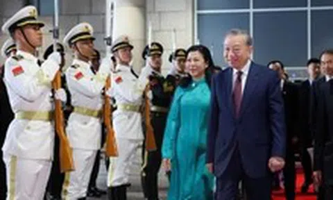 Tổng Bí thư, Chủ tịch nước Tô Lâm và Phu nhân rời Bắc Kinh, đi tàu cao tốc đến Nam Ninh