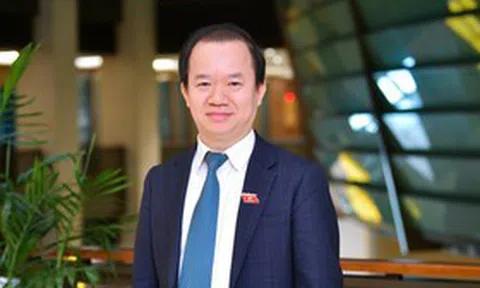 Giữ vững "ngọn đèn" của sự thật