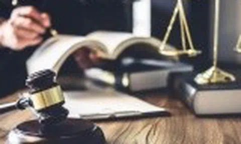 Kết luận của Bộ Chính trị về Đề án nghiên cứu xây dựng chế định luật sư công