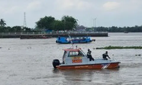 Hai người đàn ông té xuống sông Tiền mất tích sau khi dự tiệc sinh nhật trên tàu du lịch