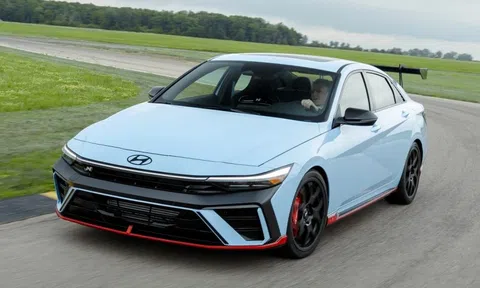 Sedan hiệu năng cao Hyundai Elantra N TCR Edition giá 40.000 USD