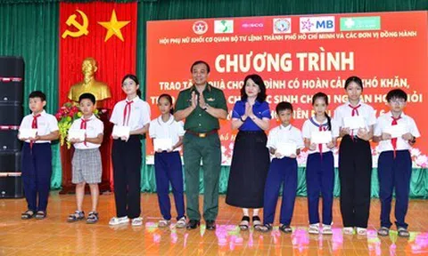 Phụ nữ Bộ Tư lệnh TP.HCM thả rùa con, trồng cây vì môi trường xanh