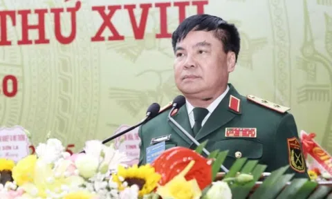 Kéo dài thời gian giữ chức vụ với hai cán bộ Bộ Quốc phòng