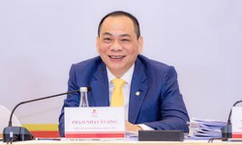 Cổ đông hỏi đường về xăng, tỷ phú Phạm Nhật Vượng khẳng định: “VinFast sẽ mãi mãi là hãng xe điện”