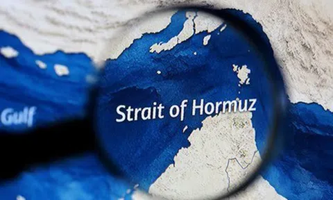 Công ty an ninh cảnh báo về tin nhắn lừa đảo cam kết giúp tàu qua Eo biển Hormuz