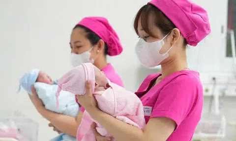 Thưởng tiền cho người sinh đủ hai con