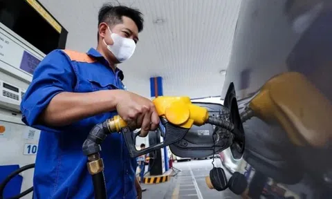 Từ chính sách thuế xăng dầu đến tư duy quản trị mới