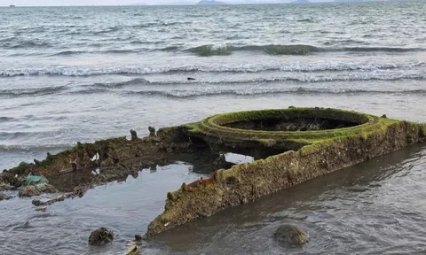 Chuẩn bị trục vớt vật thể giống xác xe tăng ở biển Quy Nhơn