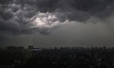 Mưa dông diện rộng ở Bắc Bộ, Hà Nội chuyển mát