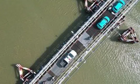 Cầu sắt cũ kết nối TPHCM - Tây Ninh rung lắc sau hơn nửa thế kỷ sử dụng