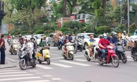 Thí điểm siết xe máy vào lõi phố cổ: Người dân nói gì?