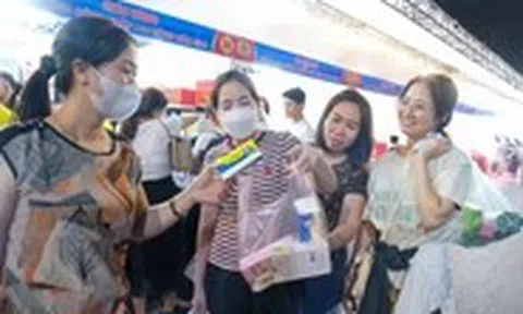 Hơn 5.000 người lao động nhận phiếu mua hàng miễn phí trước Giỗ Tổ Hùng Vương