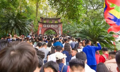 Cảnh báo ùn tắc khi 'biển người và xe' về Đền Hùng dịp Giỗ Tổ